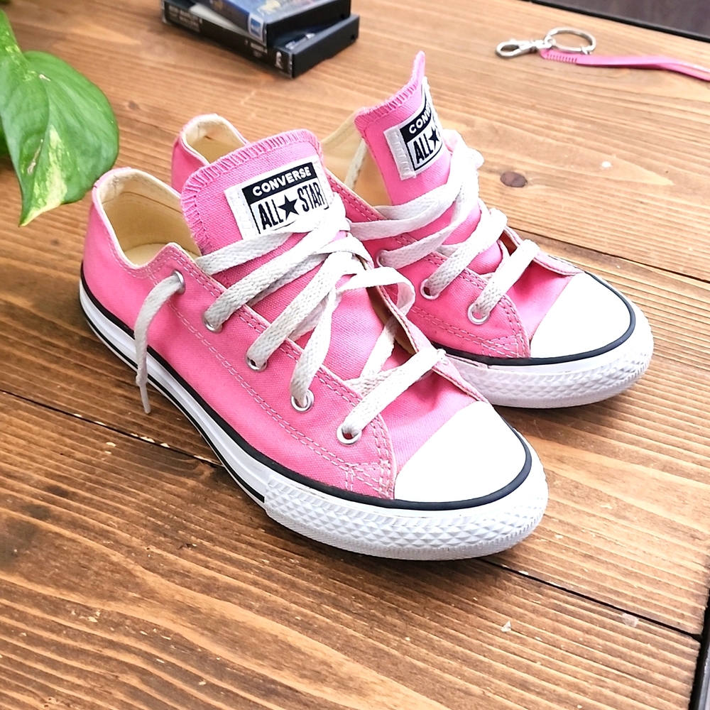 Converse All-Star Lows. Pink size 2.5y